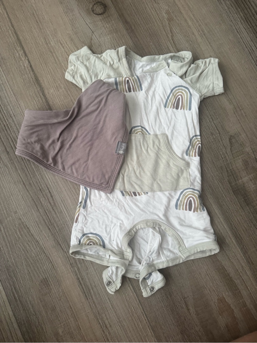 Kyte BABY Aloe Rainbow Romper with Neutral Rainbow Print and Mauve Bandana Bib